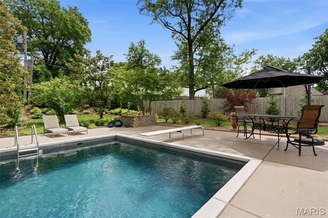 17 Stacy Drive, St Louis, MO 63132
