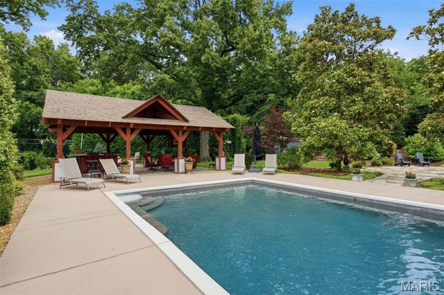 17 Stacy Drive, St Louis, MO 63132