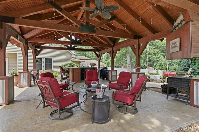 17 Stacy Drive, St Louis, MO 63132