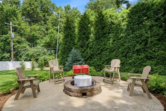 17 Stacy Drive, St Louis, MO 63132