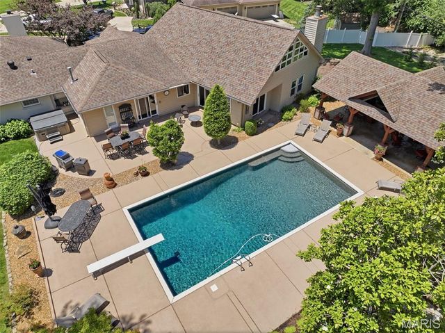 17 Stacy Drive, St Louis, MO 63132