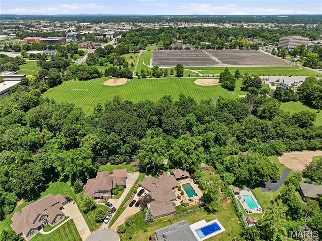 17 Stacy Drive, St Louis, MO 63132
