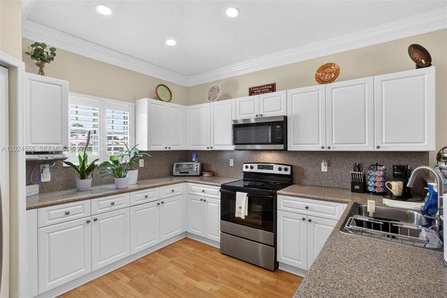 2368 Windjammer Way, West Palm Beach, FL 33411