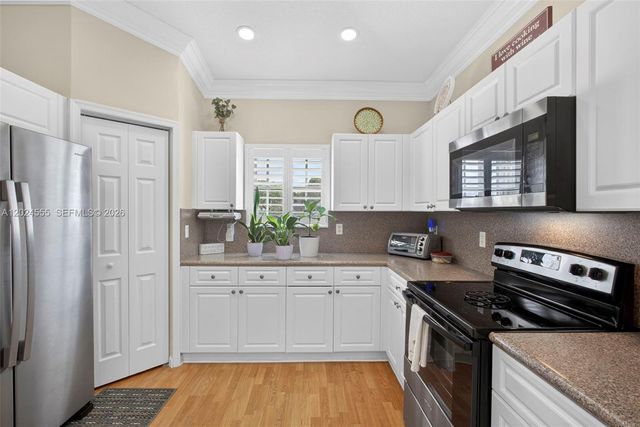 2368 Windjammer Way, West Palm Beach, FL 33411