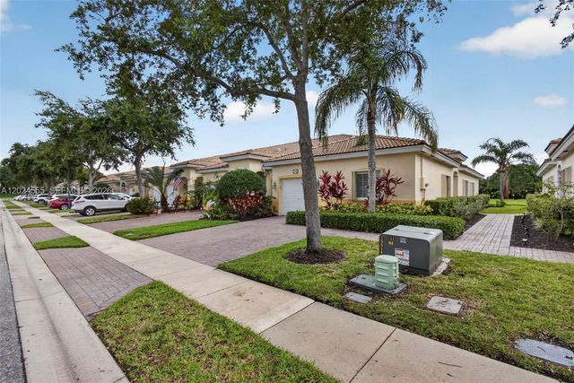 2368 Windjammer Way, West Palm Beach, FL 33411