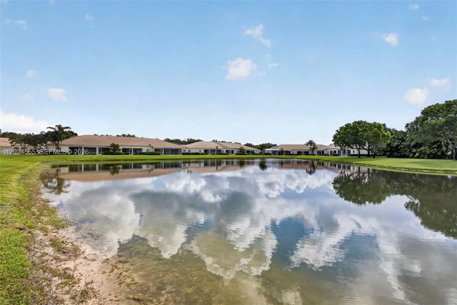 2368 Windjammer Way, West Palm Beach, FL 33411