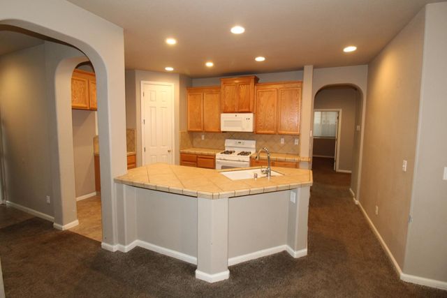 912 San Diego, Madera, CA 93637