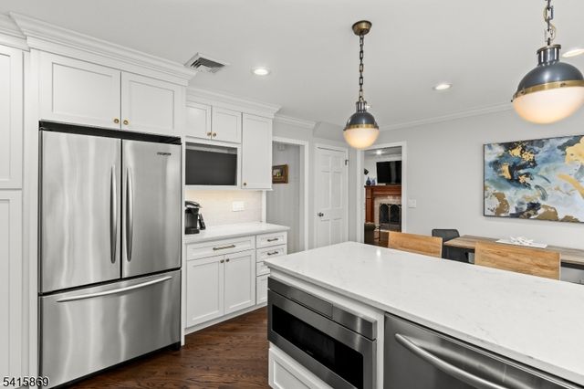 3 Kerry Pl, Mount Olive Twp., NJ 07836