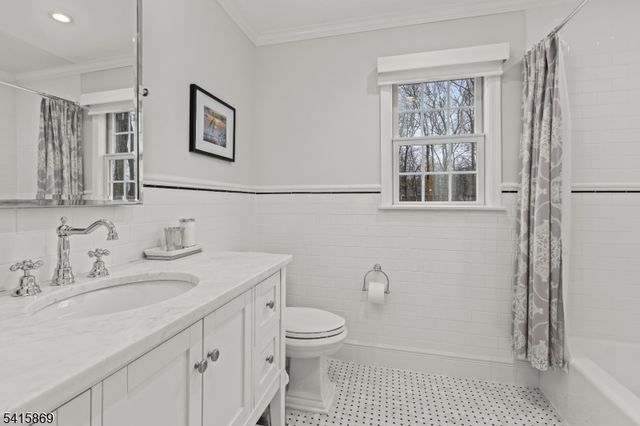 3 Kerry Pl, Mount Olive Twp., NJ 07836