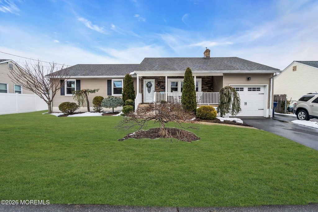 1237 Mermaid Avenue, Beachwood, NJ 08722
