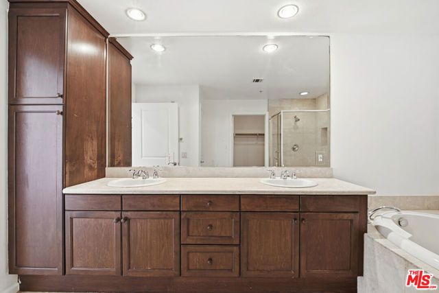 128 N Oak Knoll Avenue 202, Pasadena, CA 91101