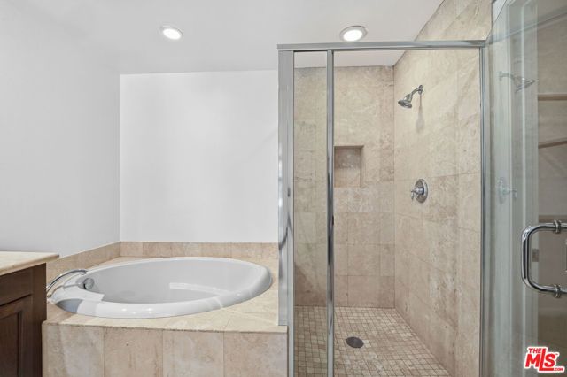 128 N Oak Knoll Avenue 202, Pasadena, CA 91101