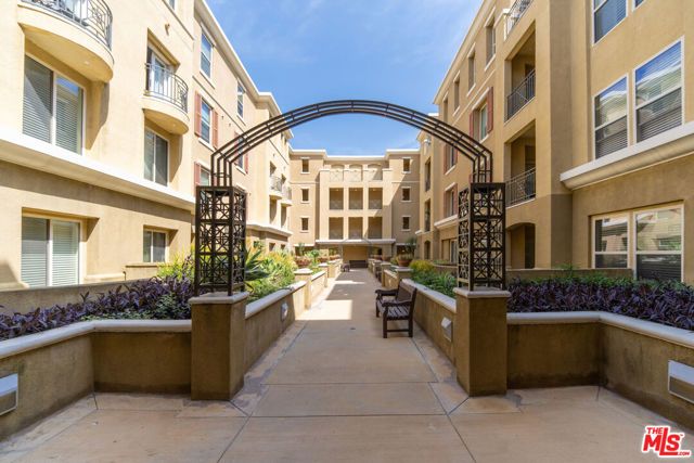 128 N Oak Knoll Avenue 202, Pasadena, CA 91101