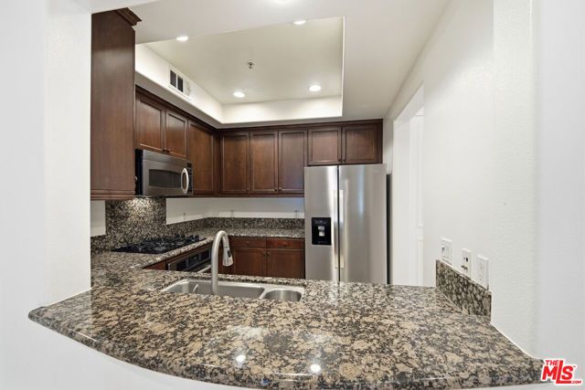 128 N Oak Knoll Avenue 202, Pasadena, CA 91101