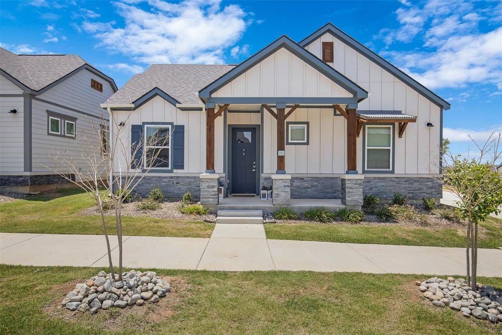 5553 Lockhart Lane, Fort Worth, TX 76123