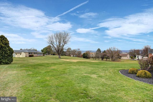 19 OBSIDIAN DRIVE, Chambersburg, PA 17202