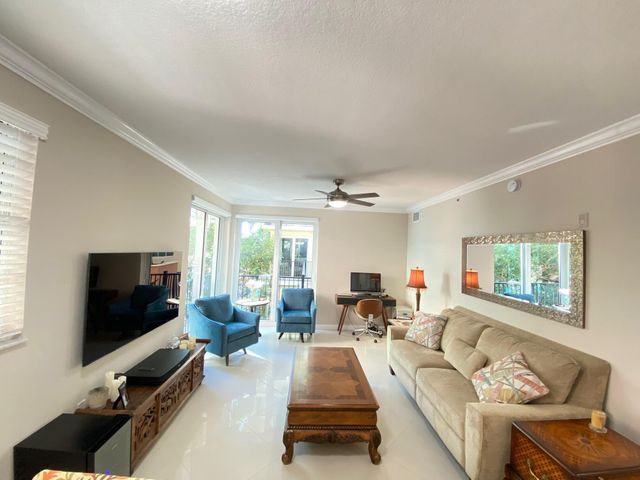 225 NE 1st Street 202, Delray Beach, FL 33444