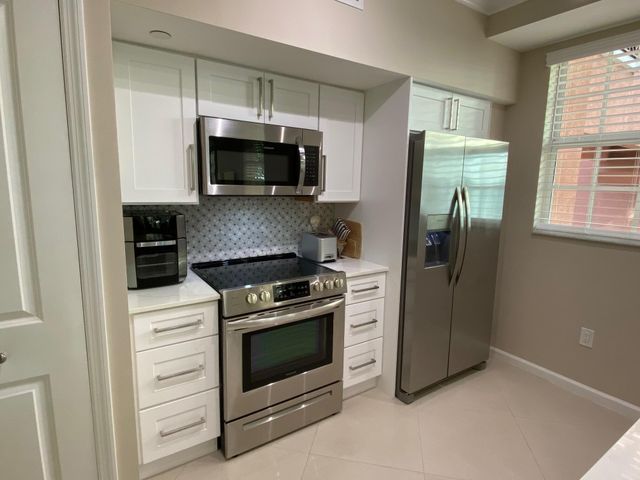 225 NE 1st Street 202, Delray Beach, FL 33444