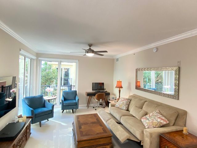 225 NE 1st Street 202, Delray Beach, FL 33444