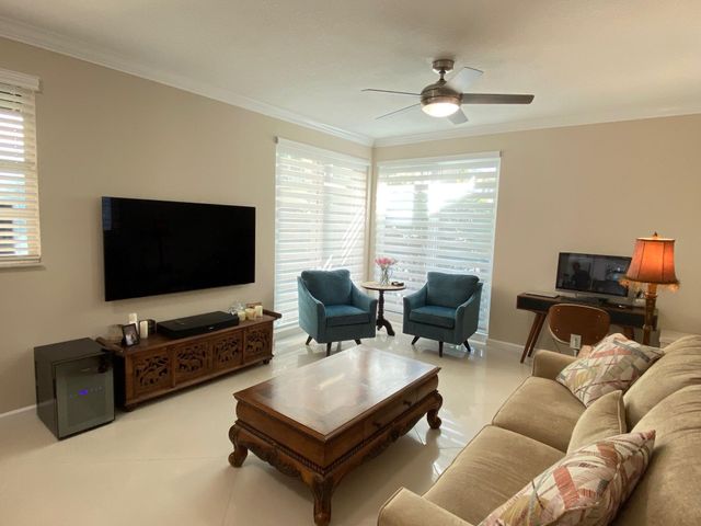 225 NE 1st Street 202, Delray Beach, FL 33444