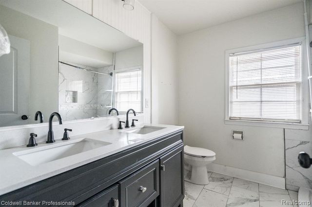 22806 Carleton Avenue, Southfield, MI 48033