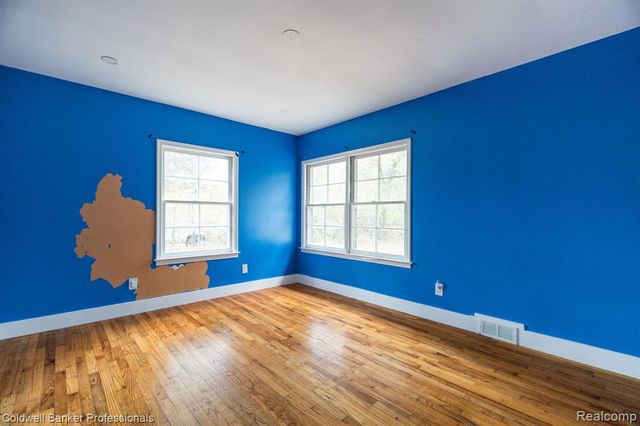 22806 Carleton Avenue, Southfield, MI 48033