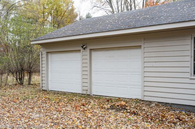 22806 Carleton Avenue, Southfield, MI 48033