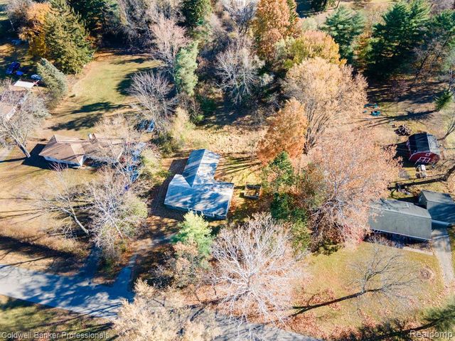 22806 Carleton Avenue, Southfield, MI 48033