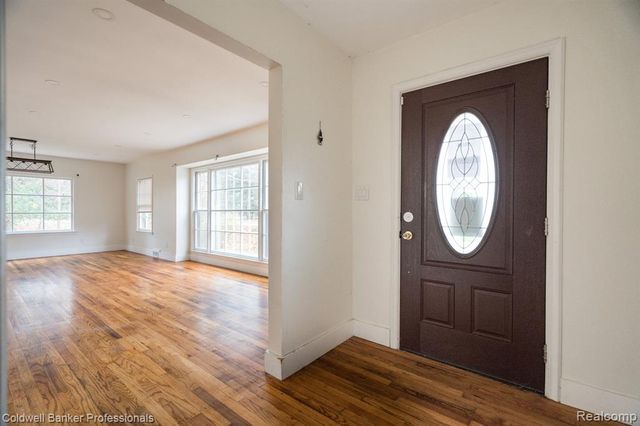 22806 Carleton Avenue, Southfield, MI 48033