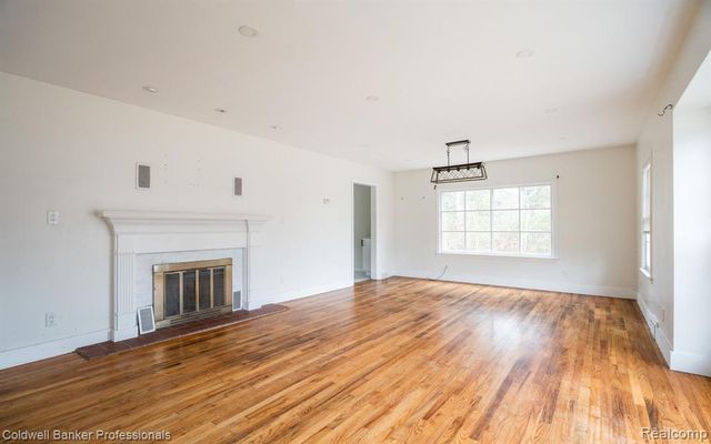 22806 Carleton Avenue, Southfield, MI 48033