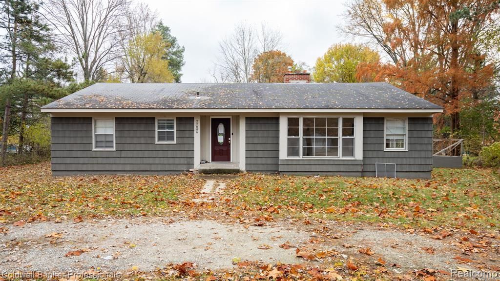 22806 Carleton Avenue, Southfield, MI 48033