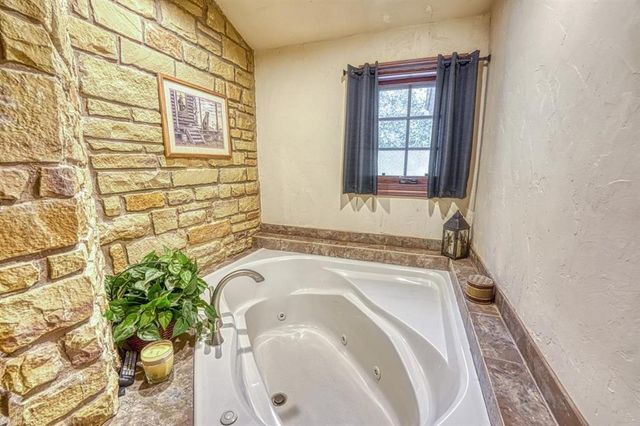 609 Hi Stirrup, Horseshoe Bay, TX 78657