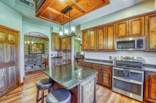 609 Hi Stirrup, Horseshoe Bay, TX 78657