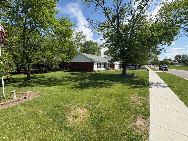 340 Briar Hill Drive, Whiteland, IN 46184
