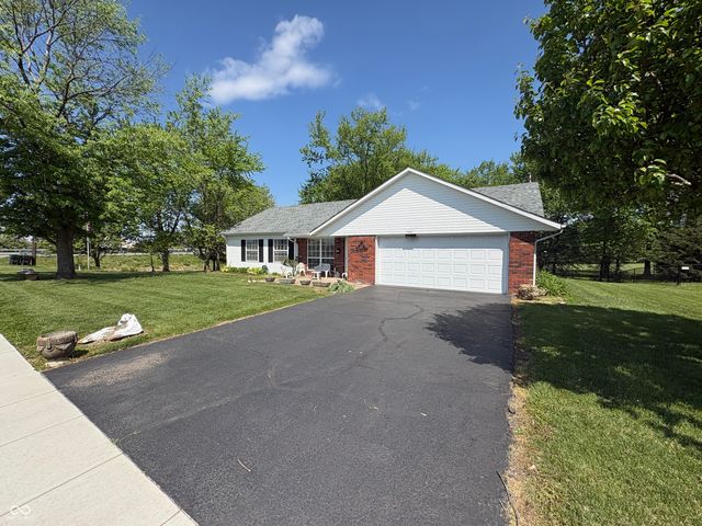 340 Briar Hill Drive, Whiteland, IN 46184