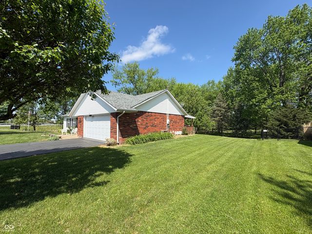 340 Briar Hill Drive, Whiteland, IN 46184