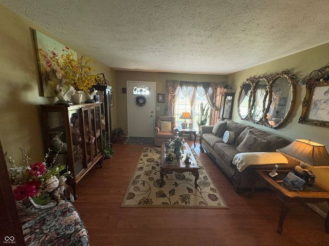 340 Briar Hill Drive, Whiteland, IN 46184