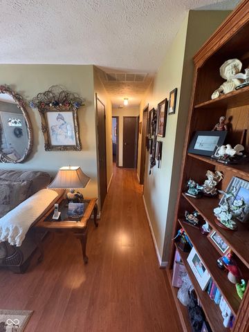 340 Briar Hill Drive, Whiteland, IN 46184