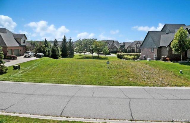 10539 Stoney Point Drive, Green Oak Township, MI 48178