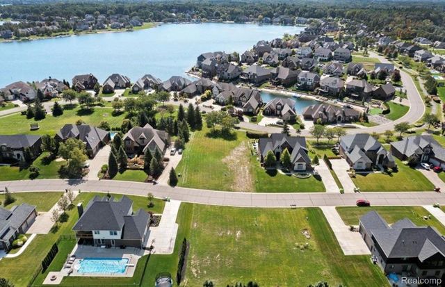 10539 Stoney Point Drive, Green Oak Township, MI 48178