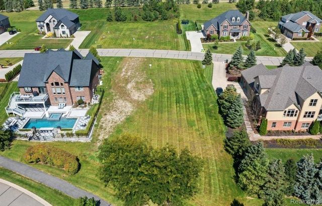 10539 Stoney Point Drive, Green Oak Township, MI 48178