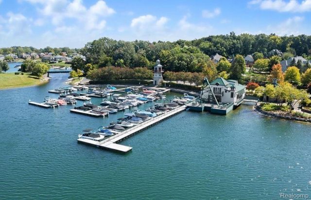 10539 Stoney Point Drive, Green Oak Township, MI 48178