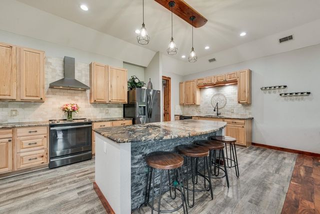 110 Cambridge Drive, Streetman, TX 75859