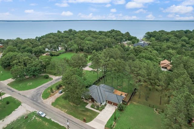 110 Cambridge Drive, Streetman, TX 75859