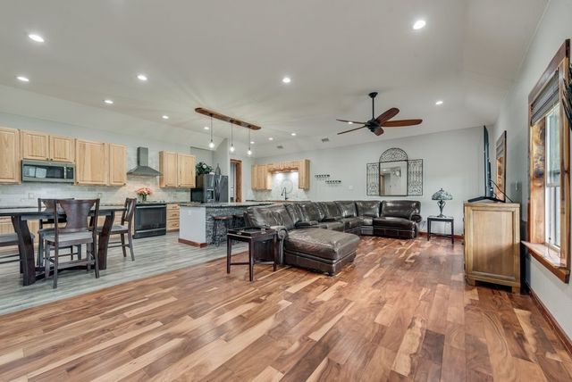 110 Cambridge Drive, Streetman, TX 75859