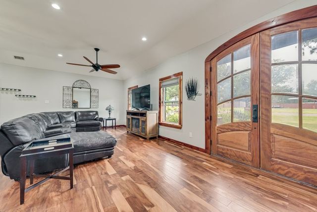 110 Cambridge Drive, Streetman, TX 75859
