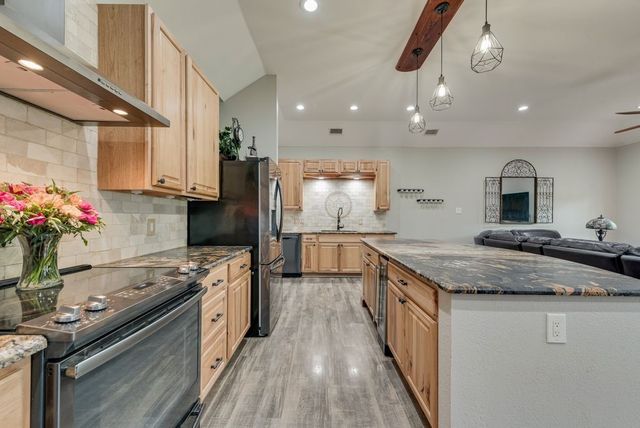 110 Cambridge Drive, Streetman, TX 75859