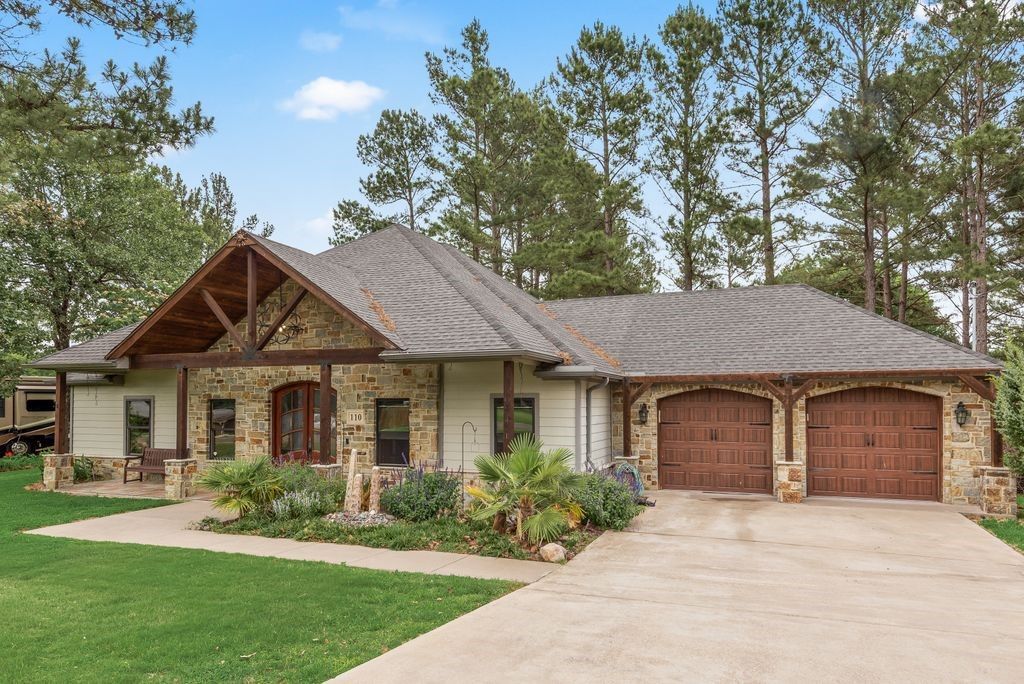110 Cambridge Drive, Streetman, TX 75859