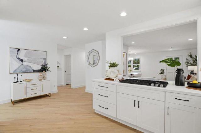 385 Carmelita Drive, Mountain View, CA 94040