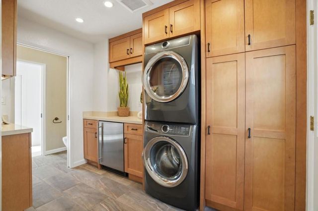 385 Carmelita Drive, Mountain View, CA 94040